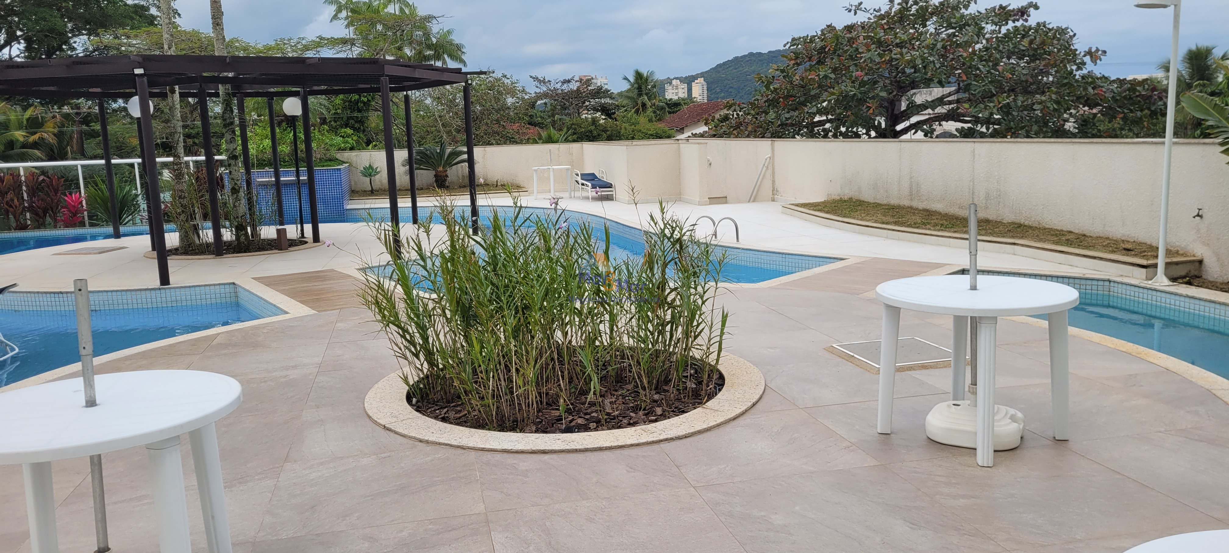Apartamento na Praia da Enseada, Guarujá - SP