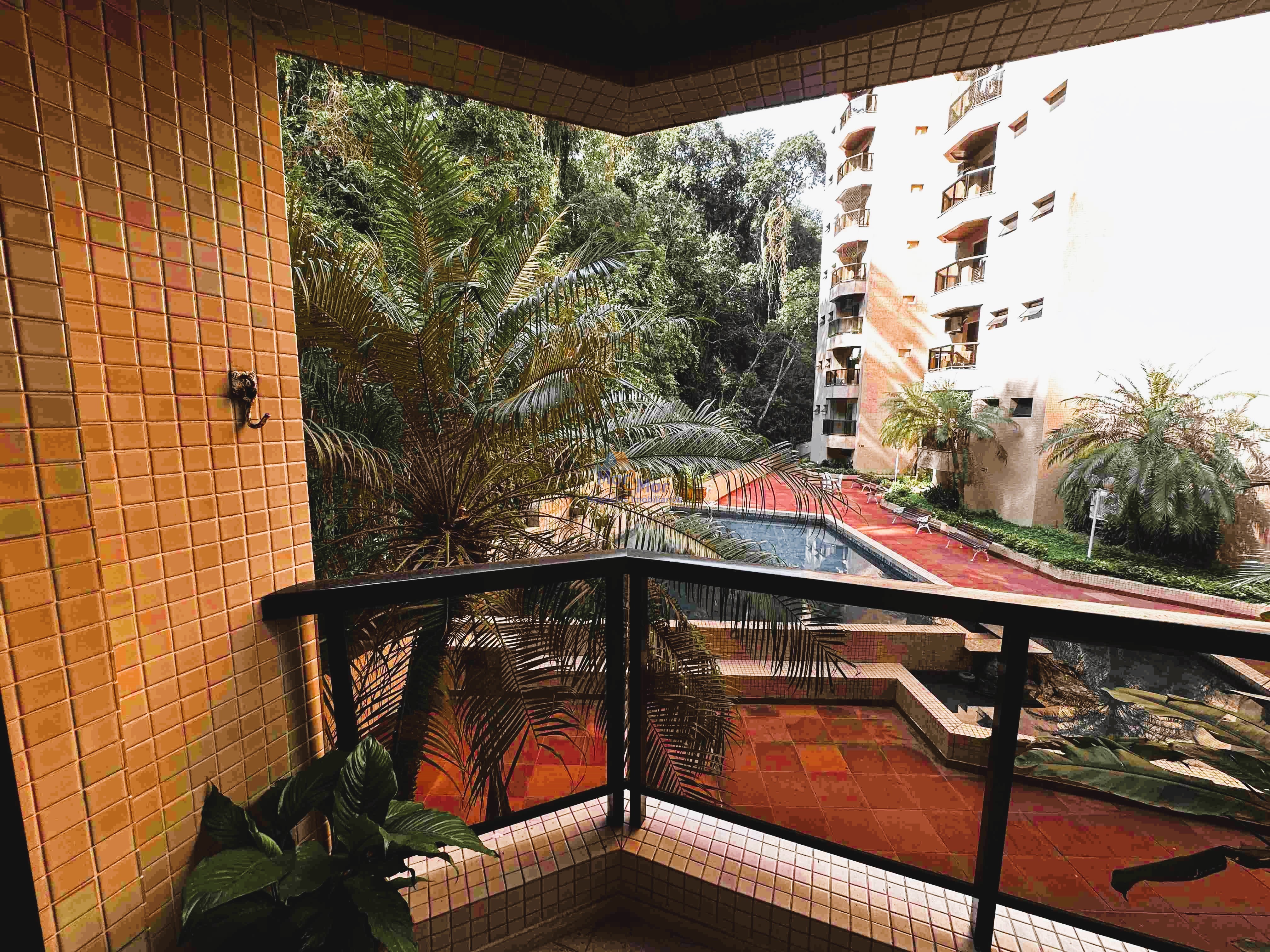 Apartamento na Praia das Pitangueiras, Guarujá - SP