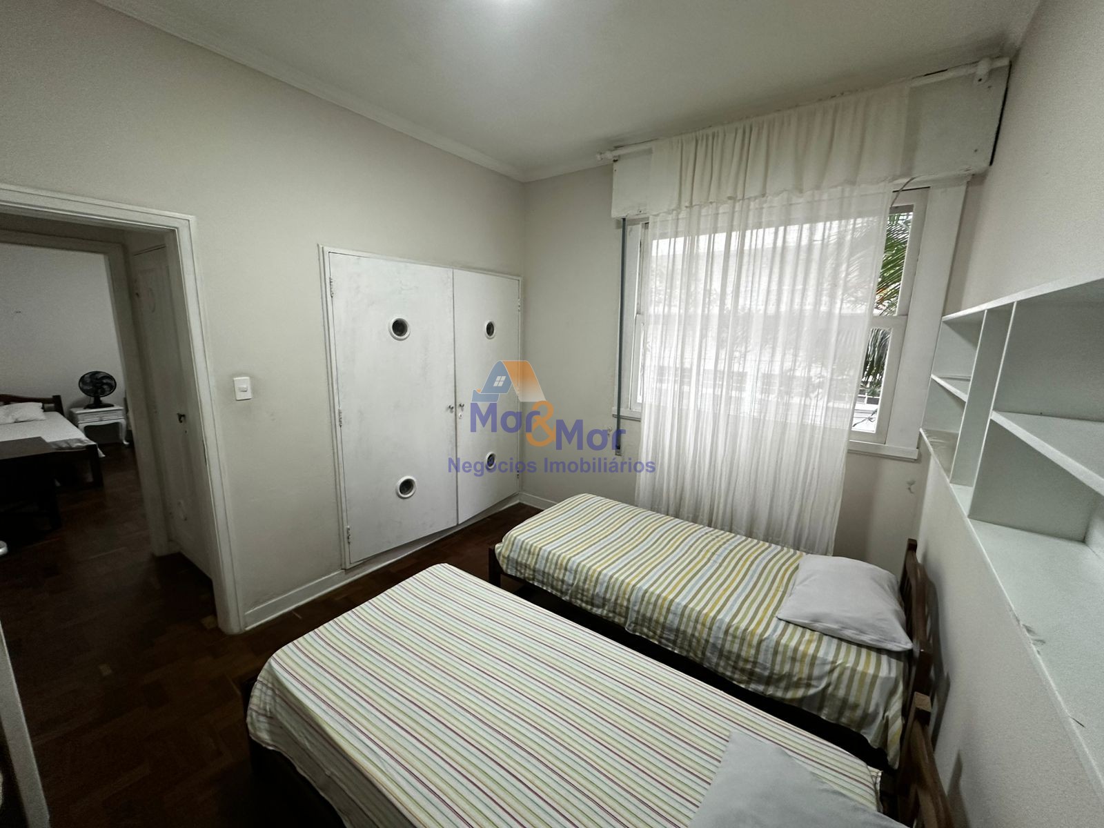 Apartamento na Praia das Pitangueiras, Guarujá - SP