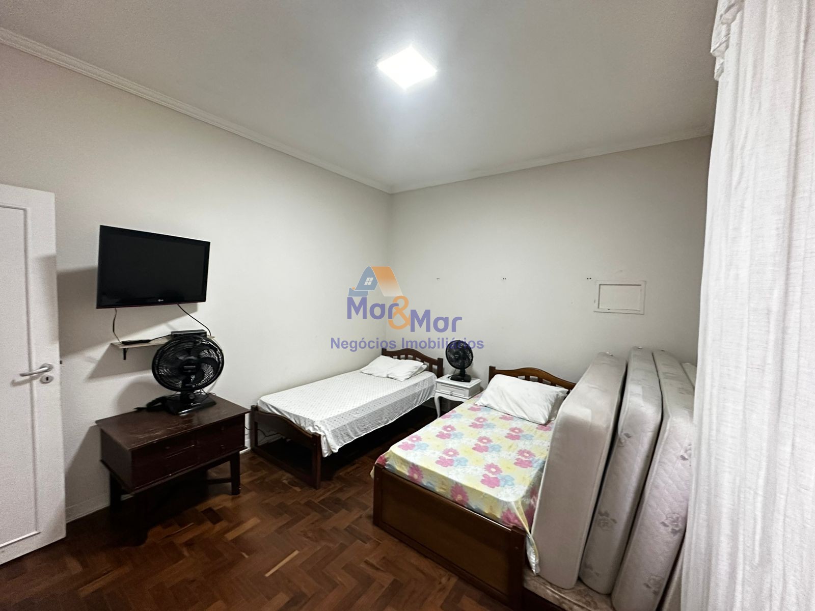Apartamento na Praia das Pitangueiras, Guarujá - SP