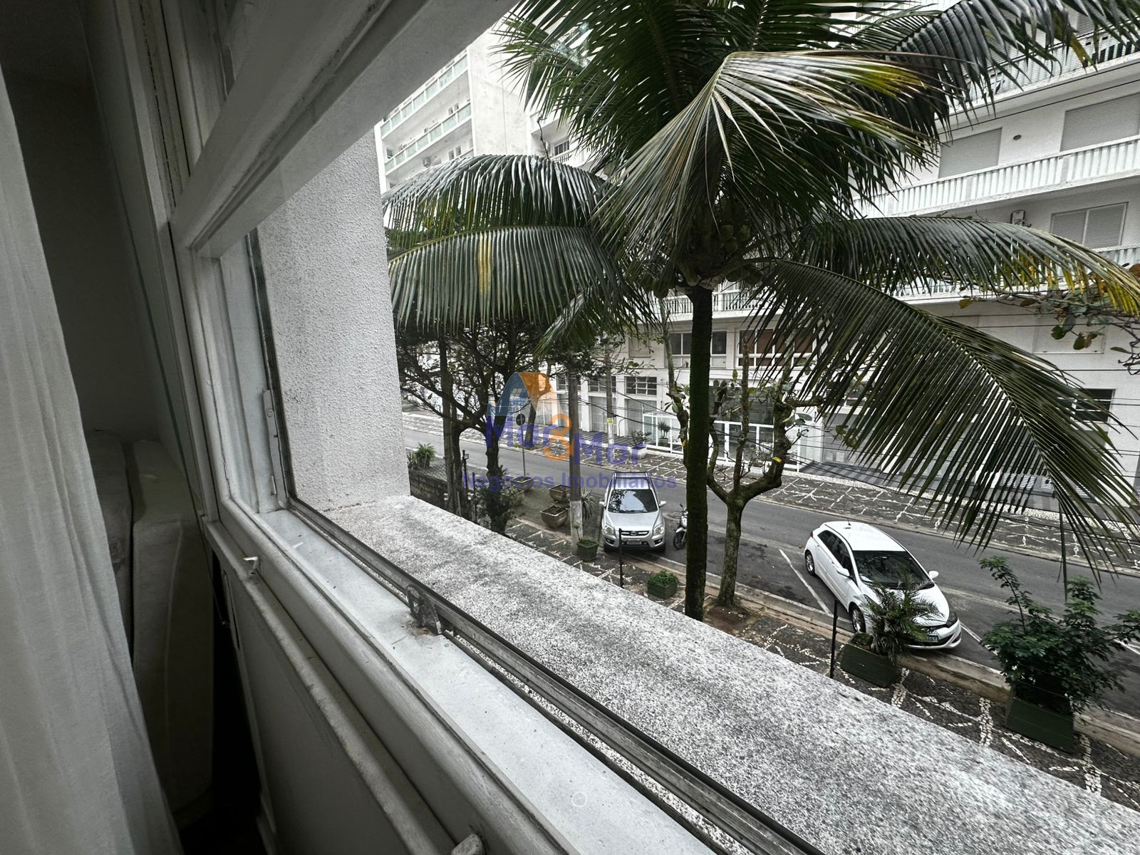Apartamento na Praia das Pitangueiras, Guarujá - SP
