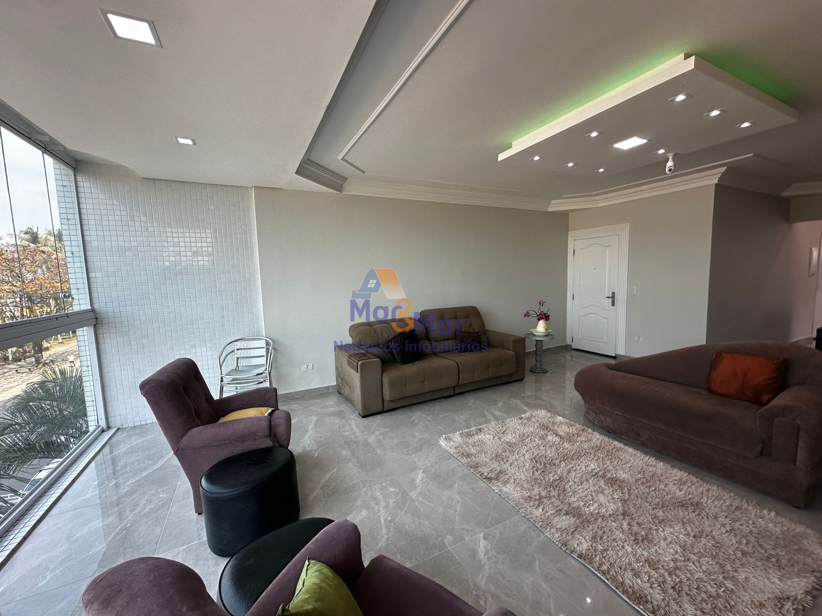 Apartamento Frente ao Mar nas Pitangueiras, Guarujá - SP