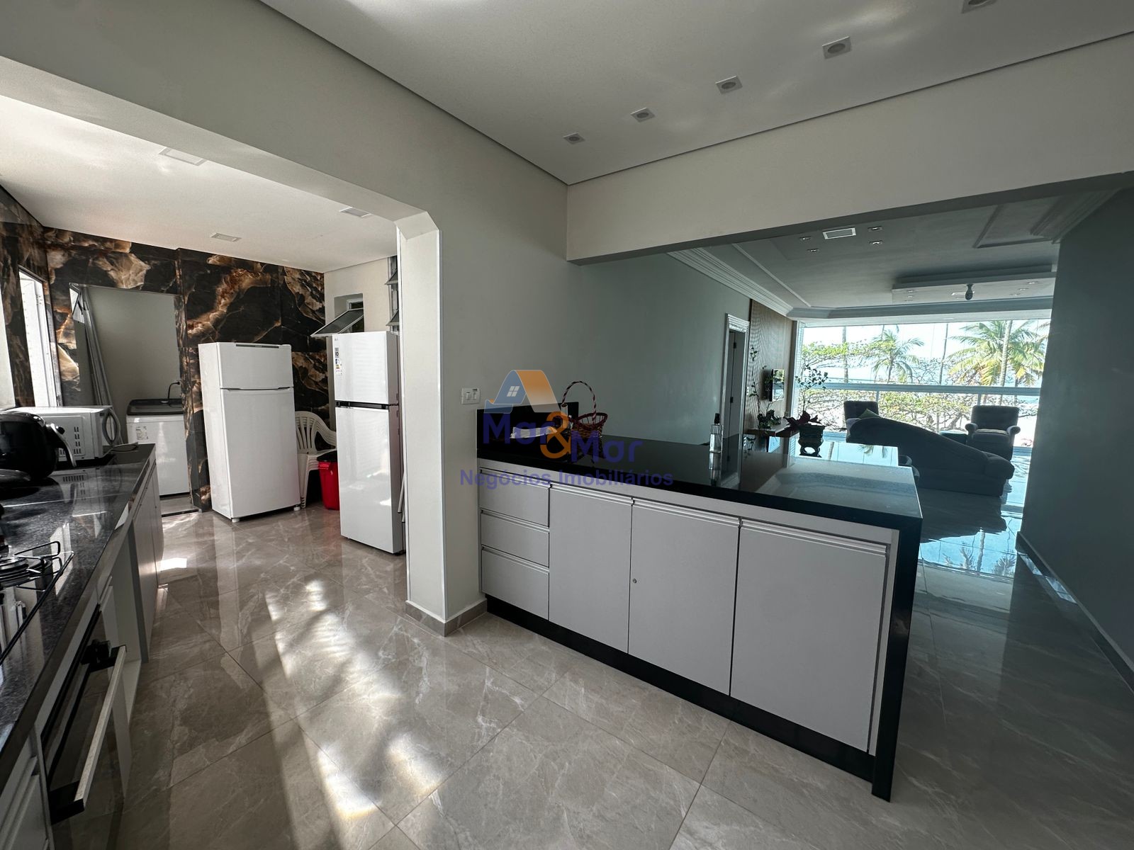 Apartamento Frente ao Mar nas Pitangueiras, Guarujá - SP