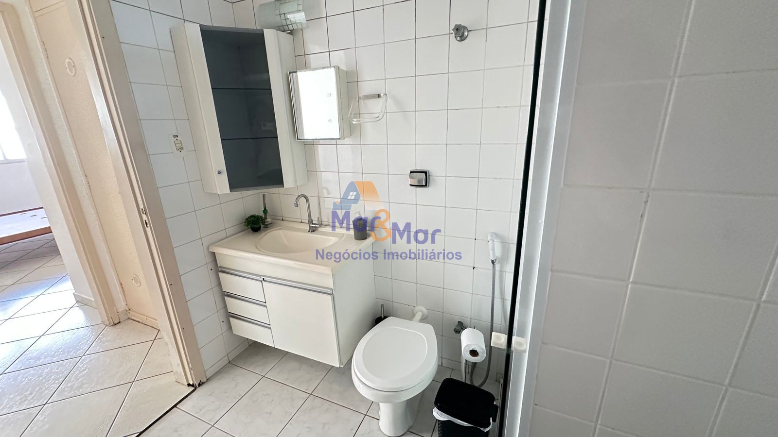 Apartamento na Praia das Pitangueiras, Guarujá - SP