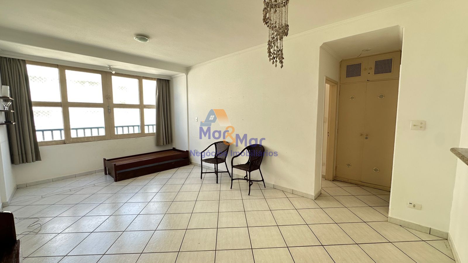 Apartamento na Praia das Pitangueiras, Guarujá - SP