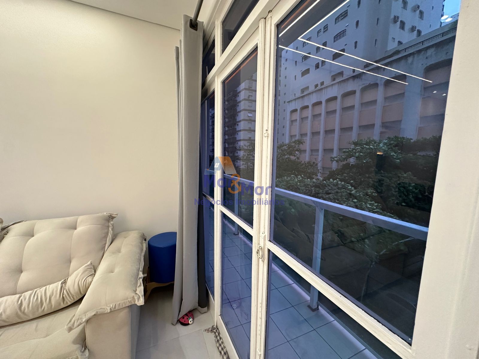 Apartamento na Praia das Pitangueiras, Guarujá - SP