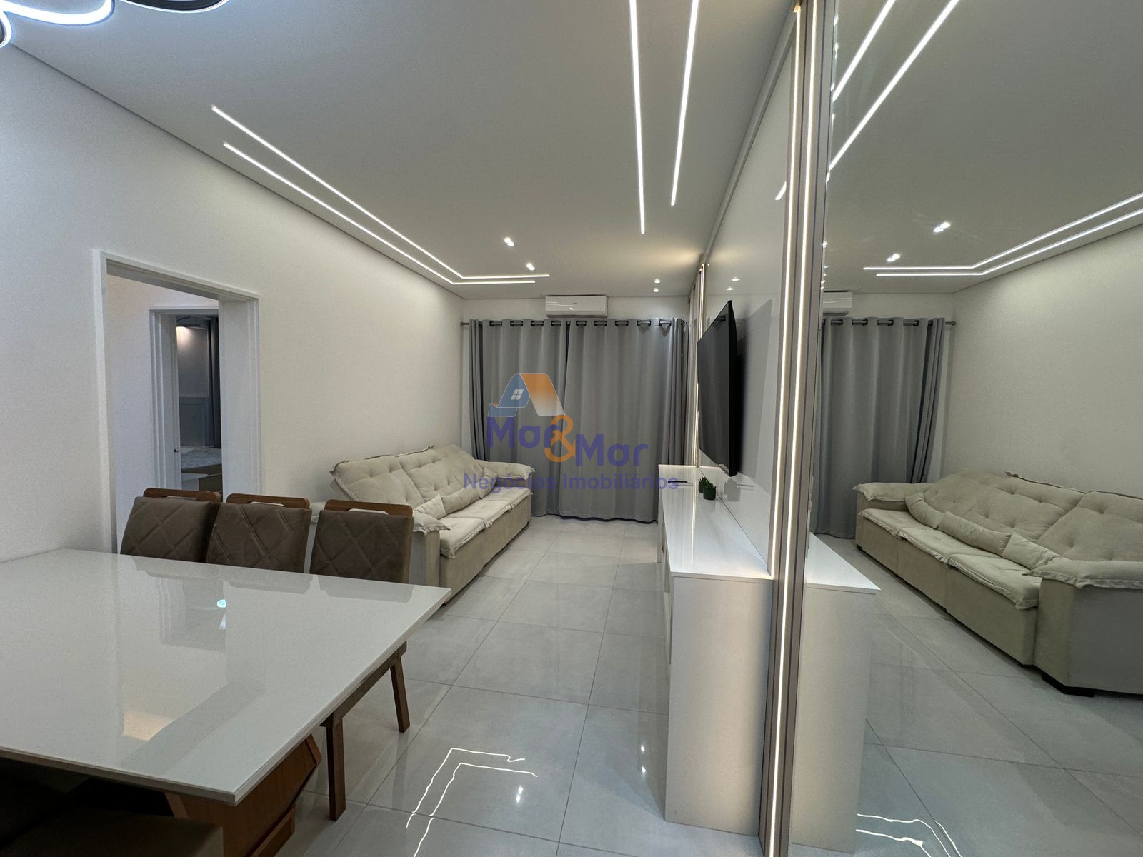 Apartamento na Praia das Pitangueiras, Guarujá - SP