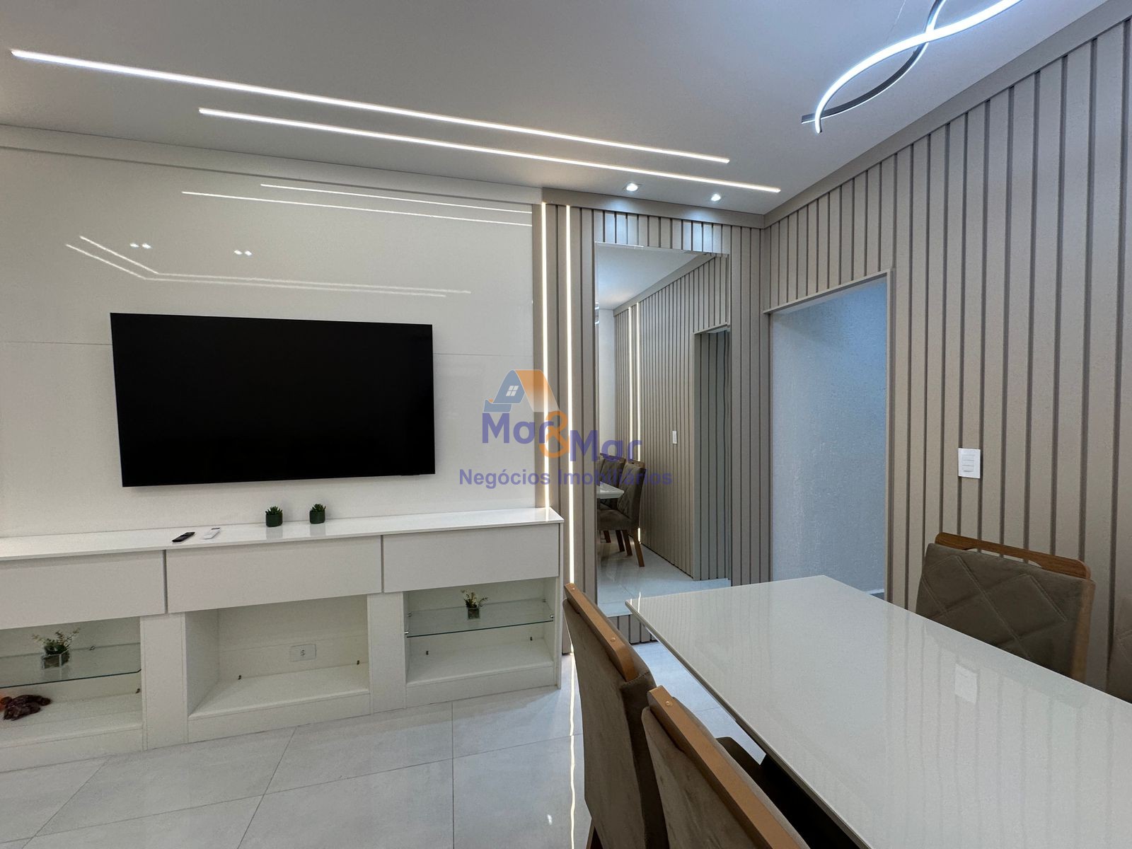 Apartamento na Praia das Pitangueiras, Guarujá - SP