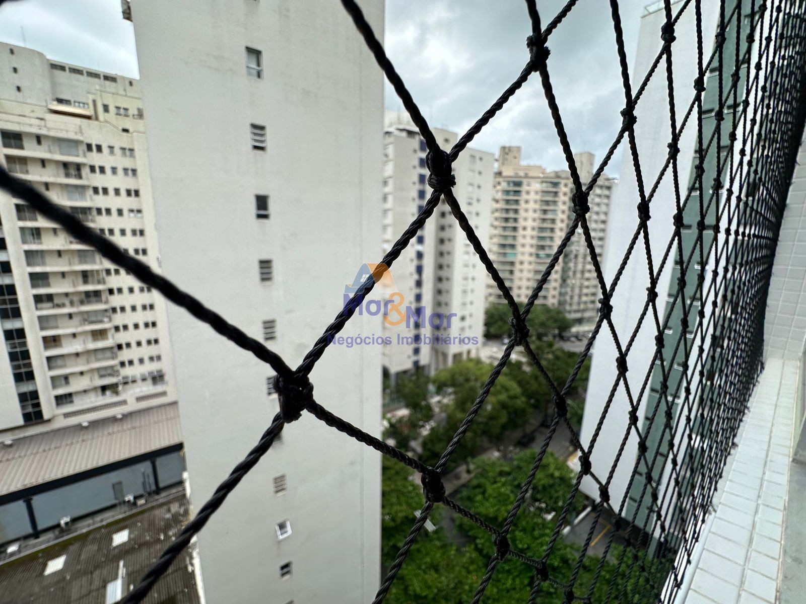 Apartamento na Praia das Pitangueiras, Guarujá - SP