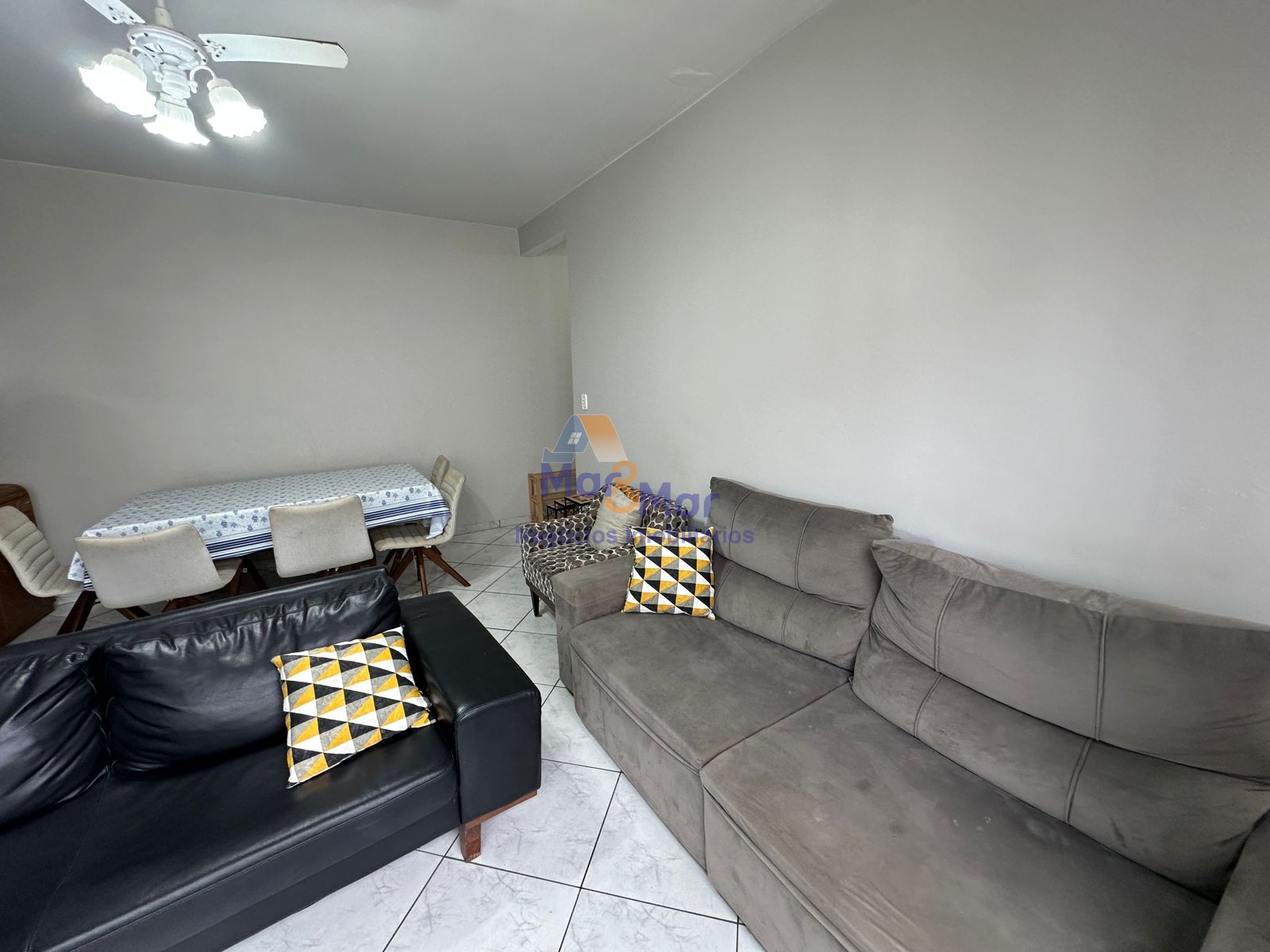 Apartamento na Praia das Pitangueiras, Guarujá - SP